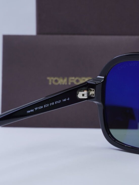 Tom Ford Hanley FT1034 01B Square Sunglasses - Shiny Black / Smoke Gradient main image 4